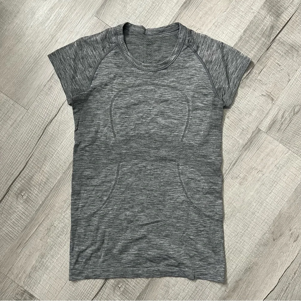 LULULEMON Swiftly Tech Short Sleeve Crew Size 8 Gray